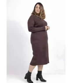 Hersecret AmyClo ruskea neulemekko strassikauluksella (plus size)