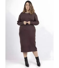 Hersecret AmyClo ruskea neulemekko strassikauluksella (plus size)