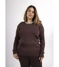 Hersecret AmyClo ruskea neule strassikauluksella (plus size)