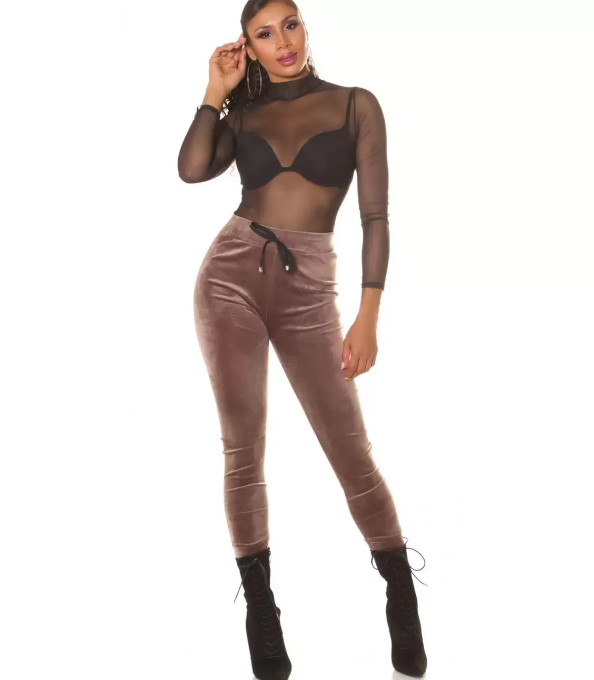 Koucla Cappuccinot samettilook joggerit