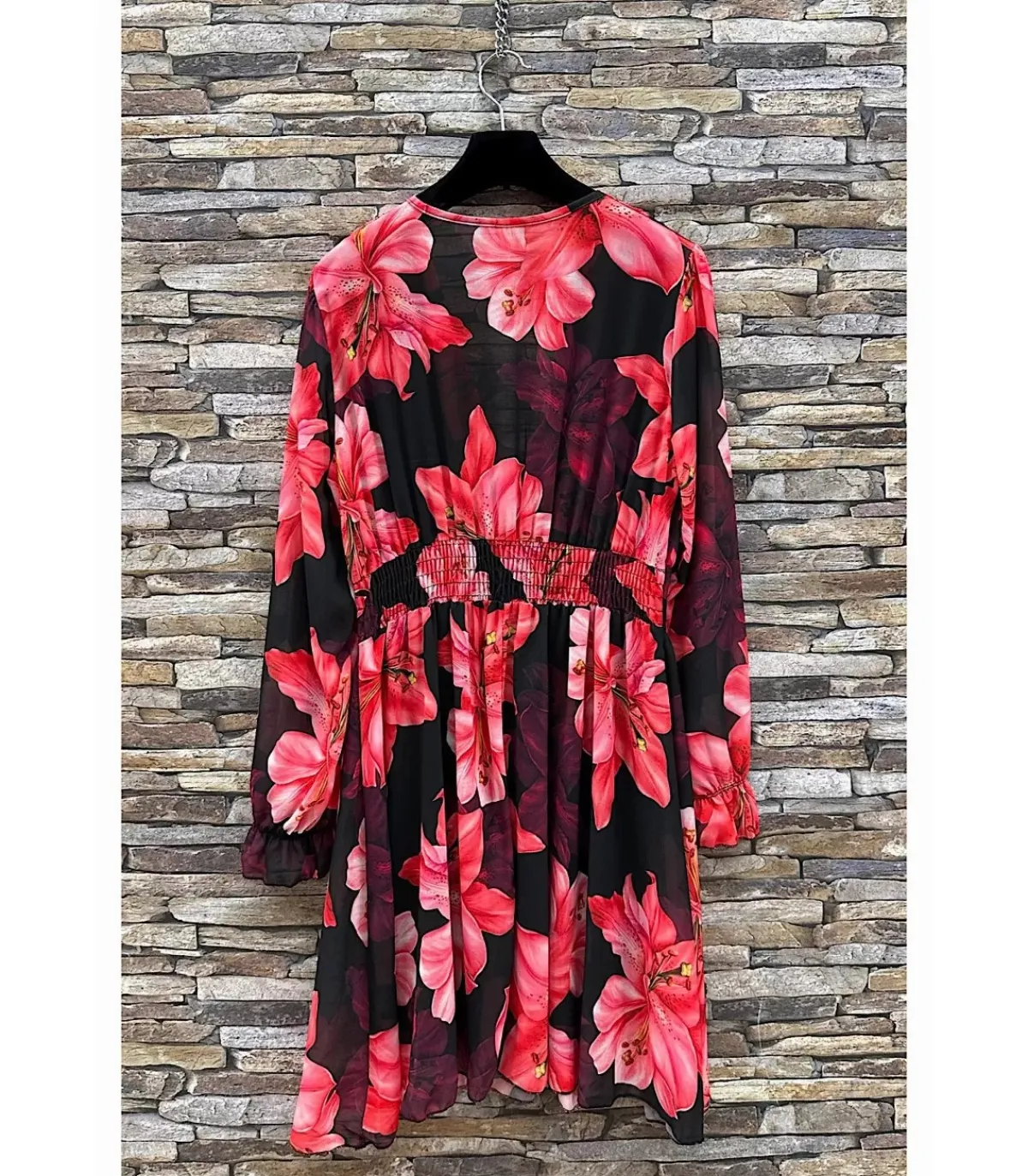 Elle Style Juliette mustapunainen kukkakuvioinen mekko helminapeilla