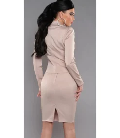 Koucla beige niittikoristeinen bleiseri