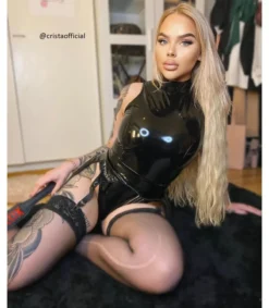 Koucla musta hihaton latex look body