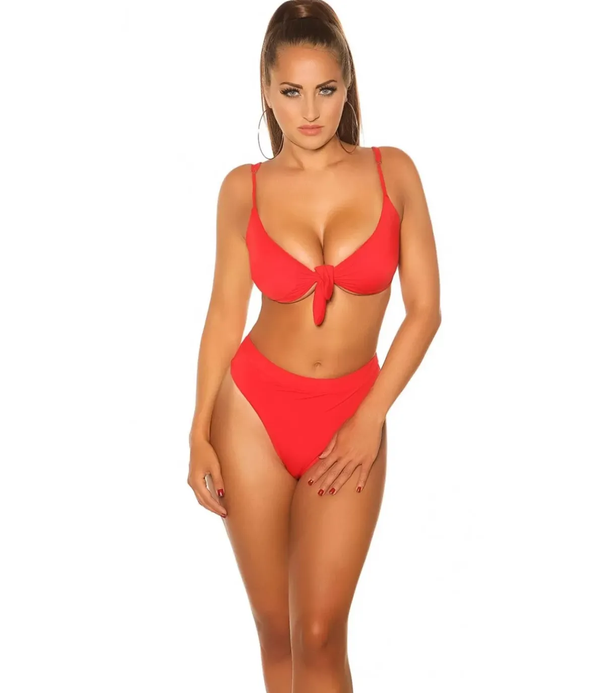 Koucla punaiet edetä oittavat bikiniiivit