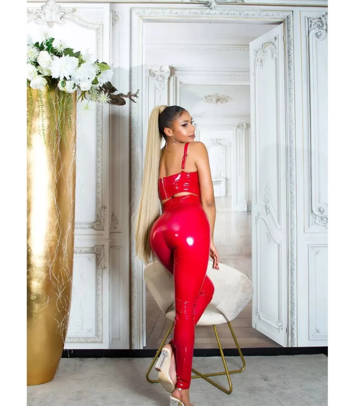 Koucla punaiet korkeavyötäröiet latex look houut