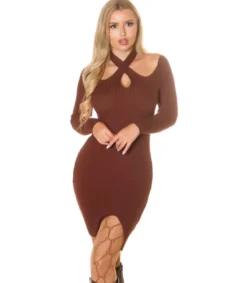 Koucla ruskea off-shoulder ribbineulemekko kurkistusaukolla