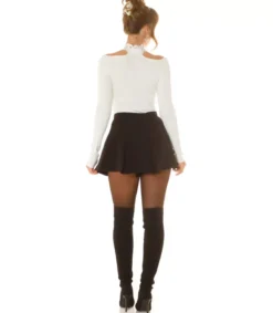 Koucla valkoinen off-shoulder pitsichoker neule