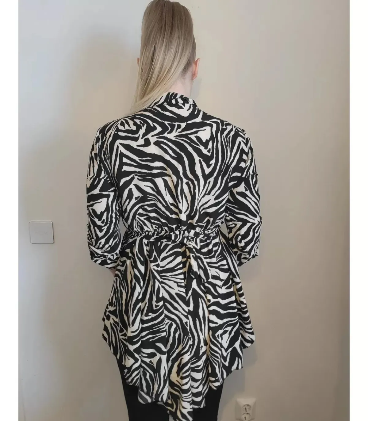 Hersecret Lucky Nana seeprakuvioinen paitamekko vyöllä