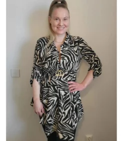 Hersecret Lucky Nana seeprakuvioinen paitamekko vyöllä