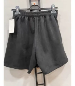 Mily musta shortsihame napeilla (plus size)