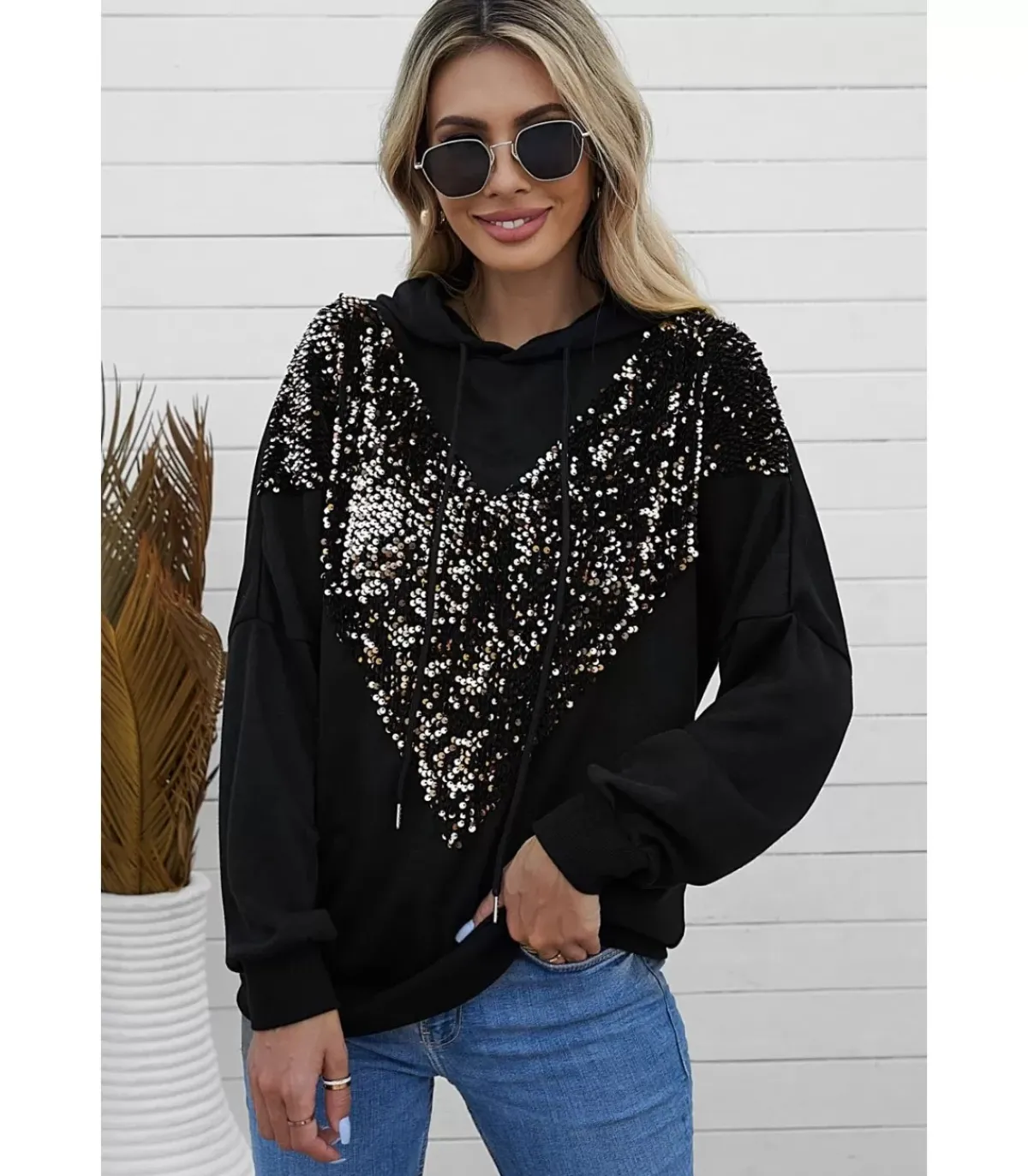 LC usta huppari v-paljeteilla