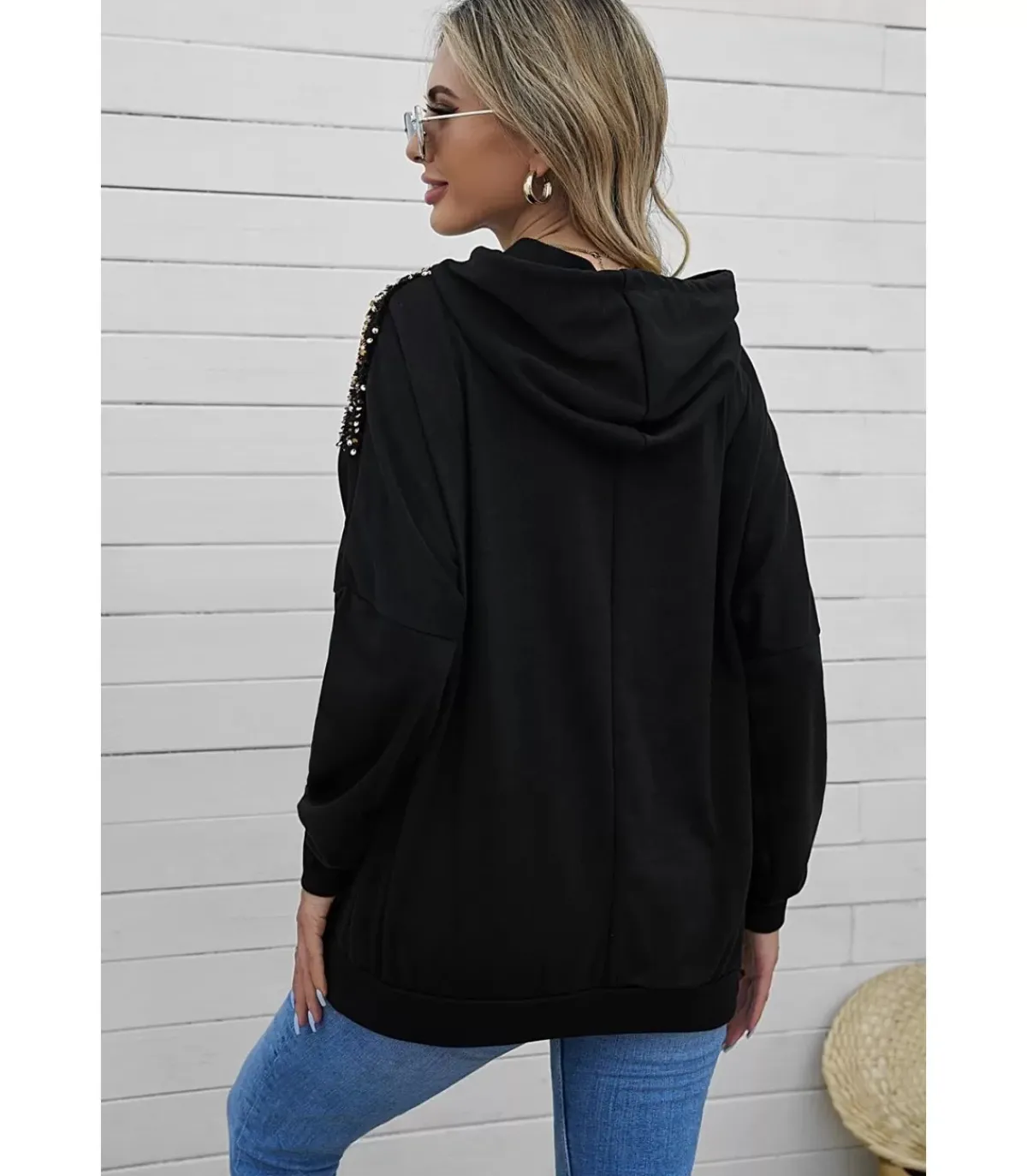 LC usta huppari v-paljeteilla