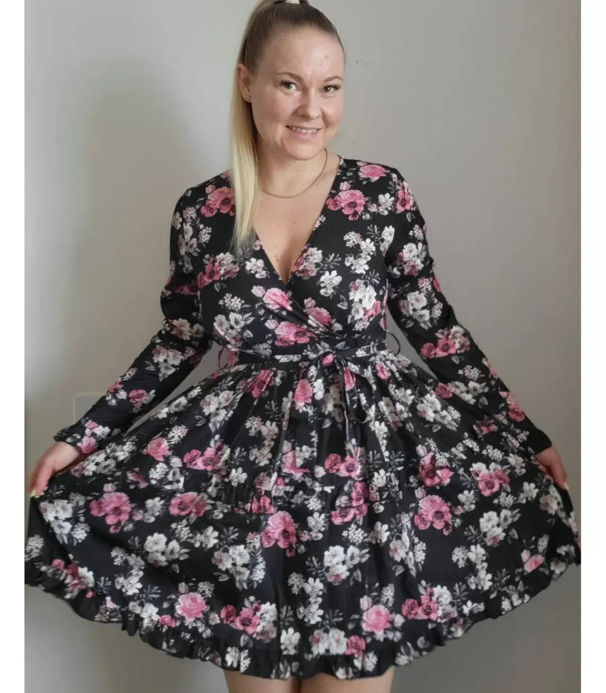 LC Muta kukkakuvioinen pitkähihainen wrap-ook v-mekko
