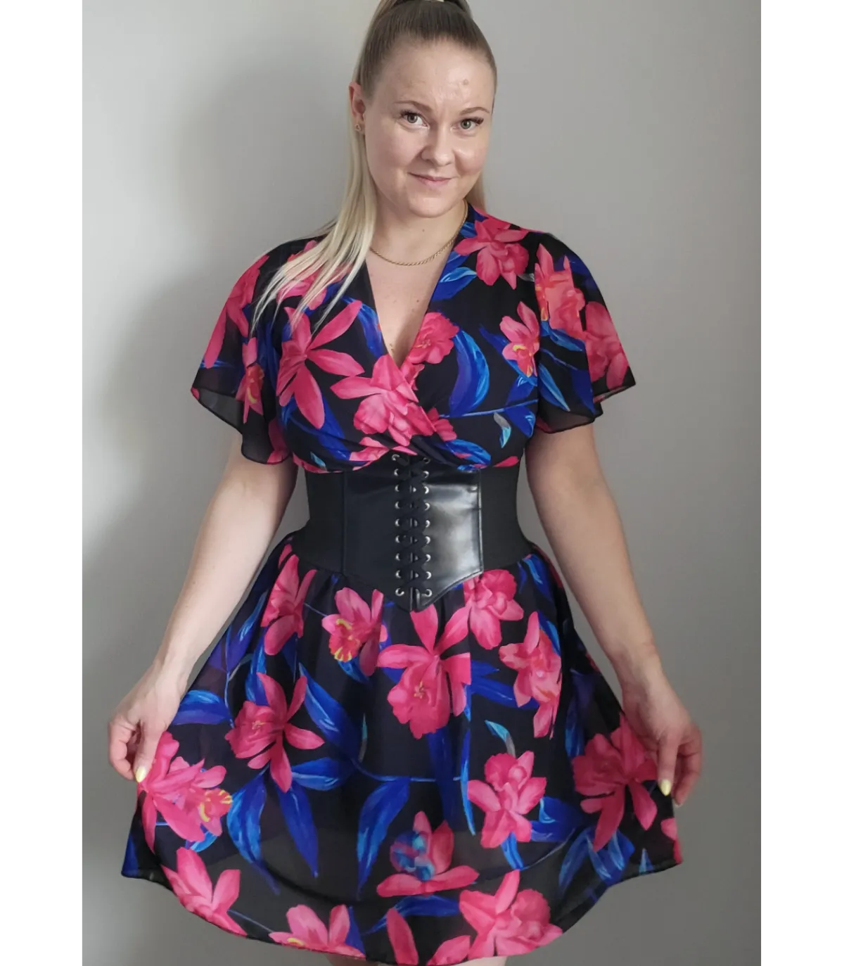 Hersecret Musta leveä tekonahkainen vyötärövyö nyöreillä