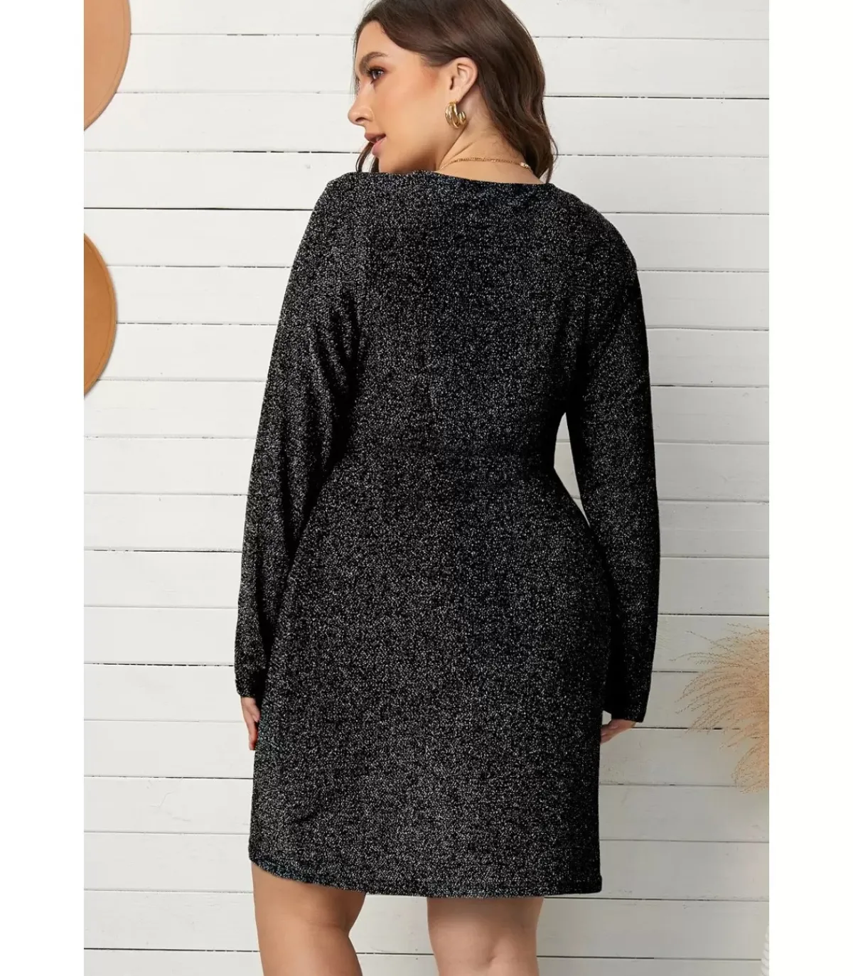 LC Musta metalliglitter mekko liehuksella (plus size)