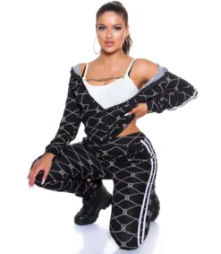 Koucla Musta printtikuvioinen joggerisetti tuplaraidoilla