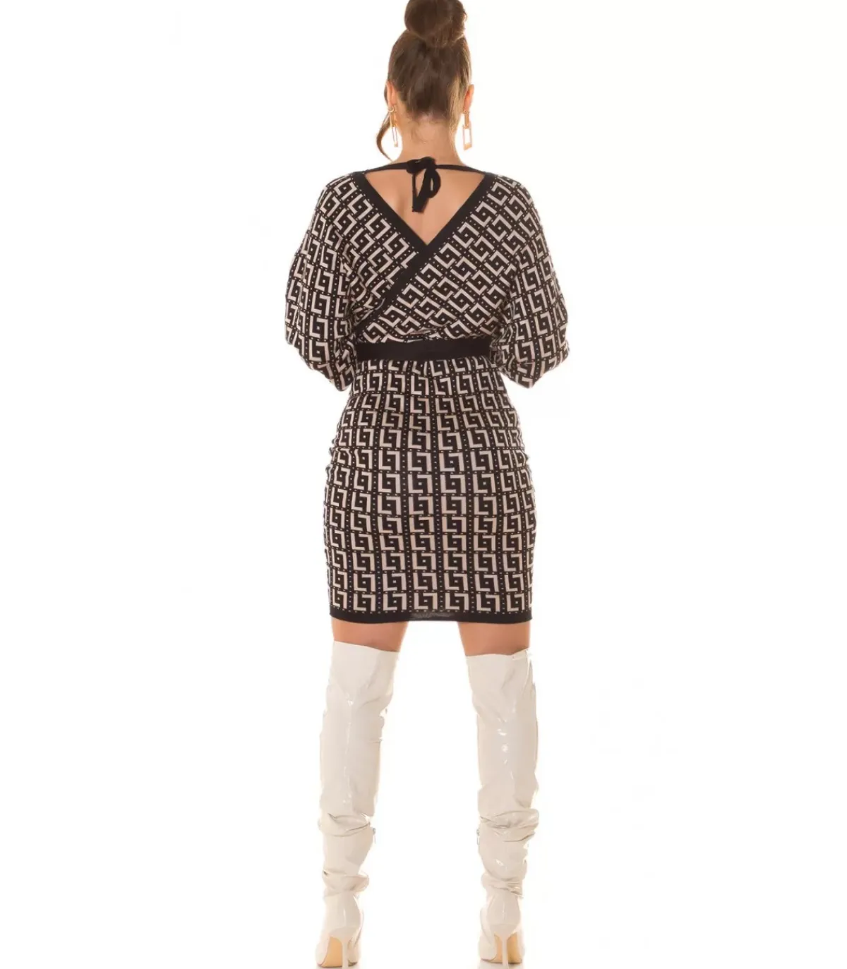 Koucla Musta printtikuvioinen wrap-look v-neulemekko lepakkohihoilla ja vyöllä