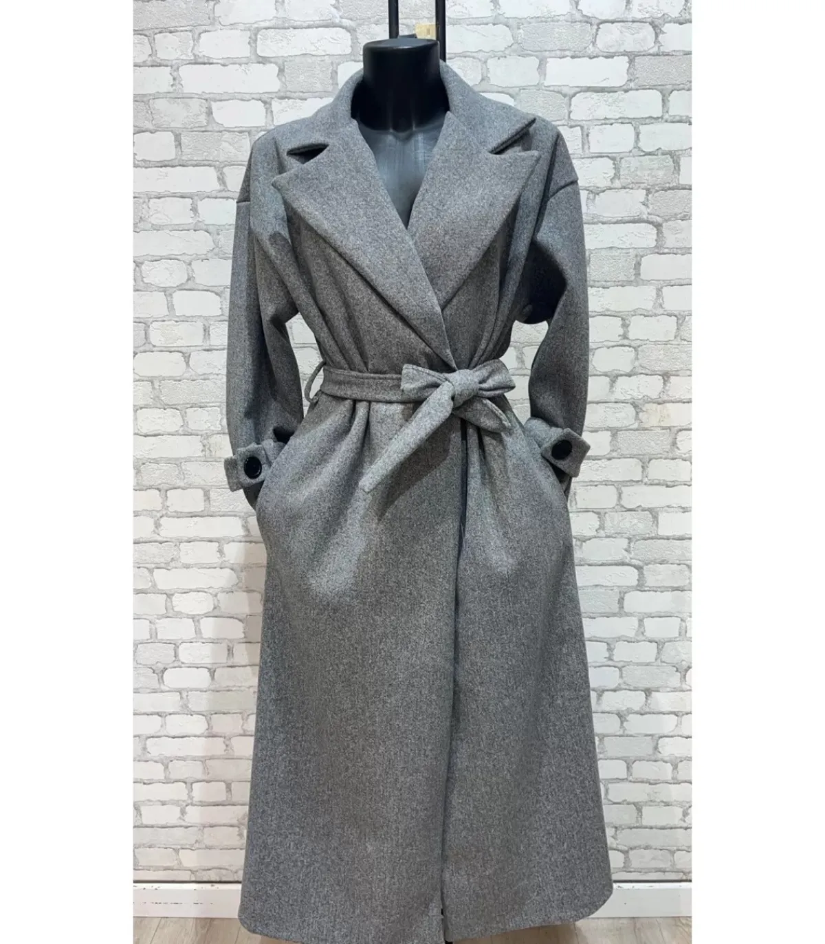 Hersecret My Style harmaa trenssitakki vyöllä