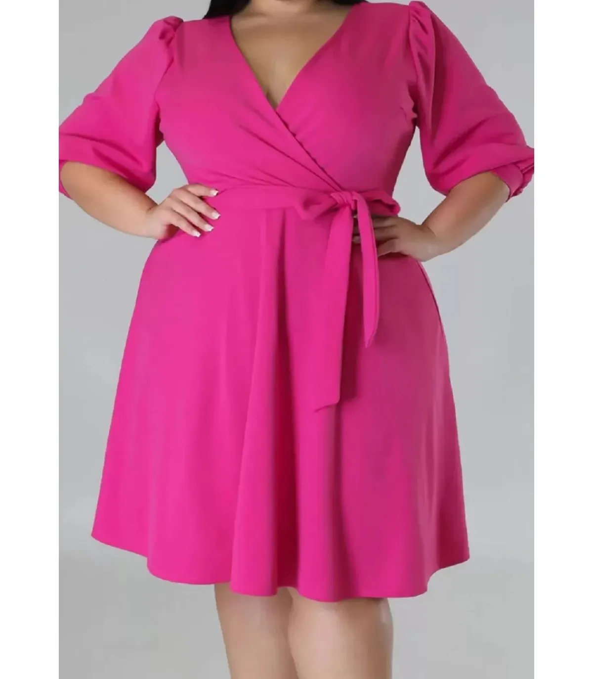 LC Pinkki wrap-look v-skater-mekko vyöllä (plus size)