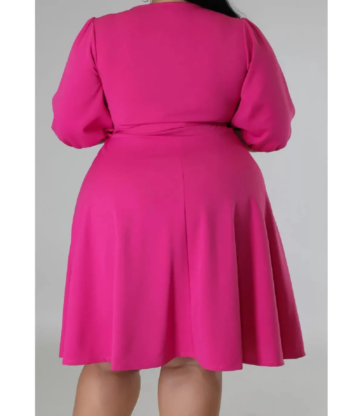 LC Pinkki wrap-look v-skater-mekko vyöllä (plus size)
