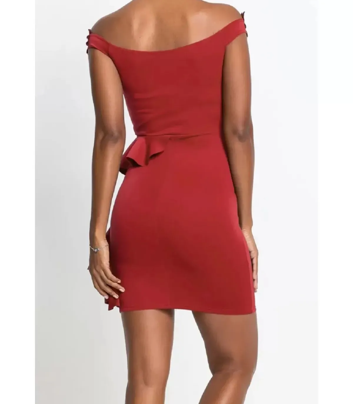LC Punainen pitsikoristeinen off-shoulder ekko liehuksella