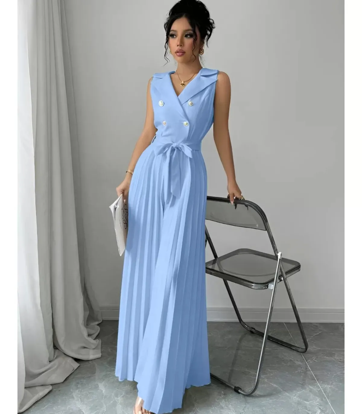 Rosy Days vaaleansininen jumpsuit vekkilahkeilla ja napeilla