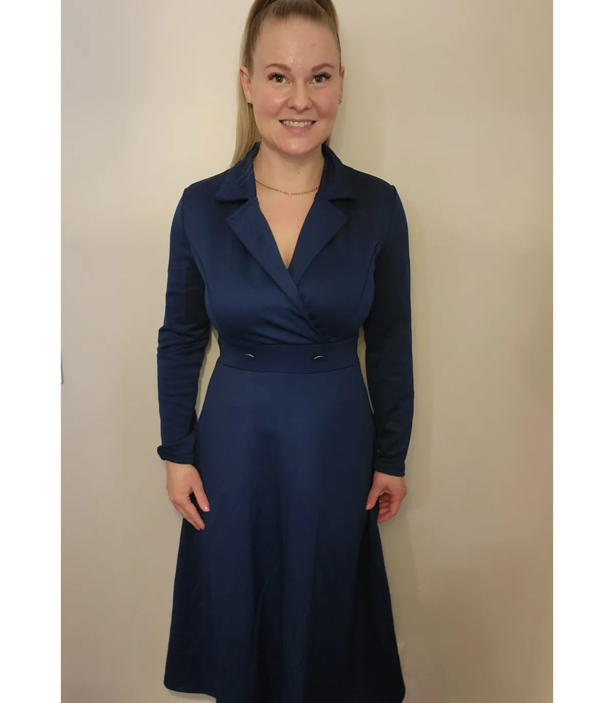 LC Tummanininen takkimekko