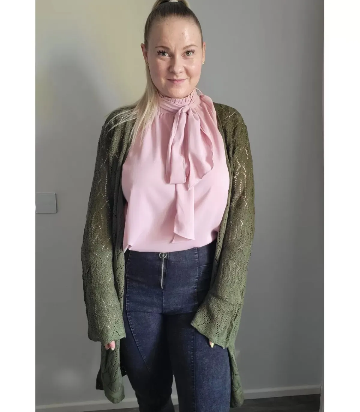 LC Vaaleanpunainen puihihainen puero ruettinauhoilla