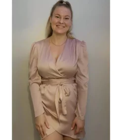 LC Vaaleanpunertava pitkähihainen wrap-look v-atiinimekko